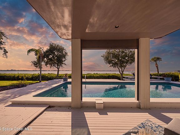 3rd image of 722 Loggerhead Island Dr