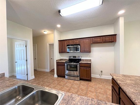 2nd image of 137 Cottage Grv