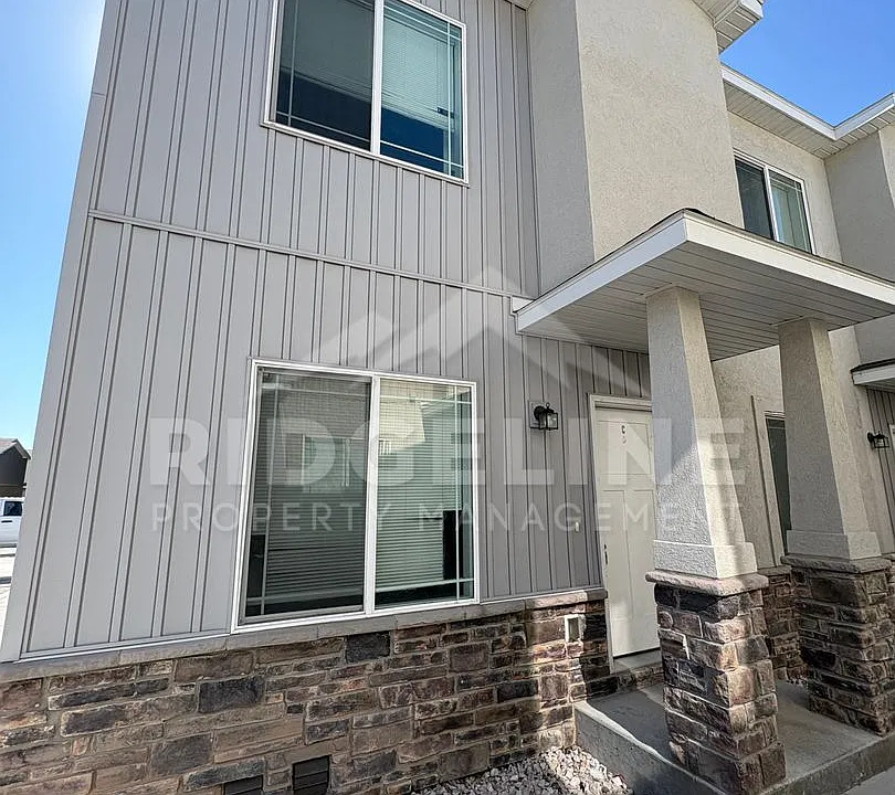 694 Saturn Ave
