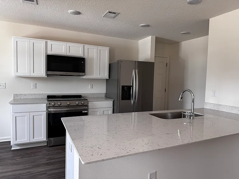 135 E Tiger Lily Ln — Photo 9