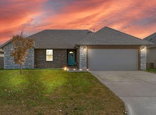670 N Rockingham Ave, Nixa, MO 65714