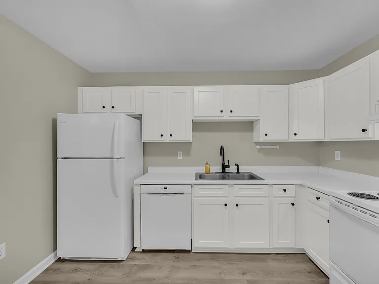 100 Woodstone Dr #7 — Photo 25