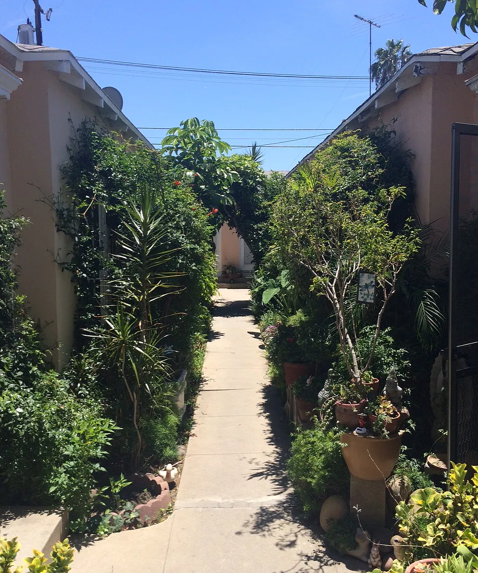 1 bed, 400 sqft, $1,750 — Photo 1