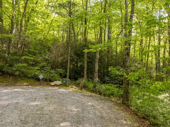 5 Power Line Road, Glenville, NC 28736