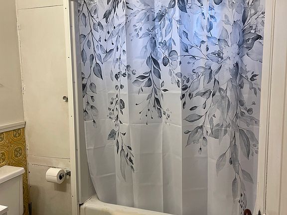 5th image of 6 S 2nd St APT 2