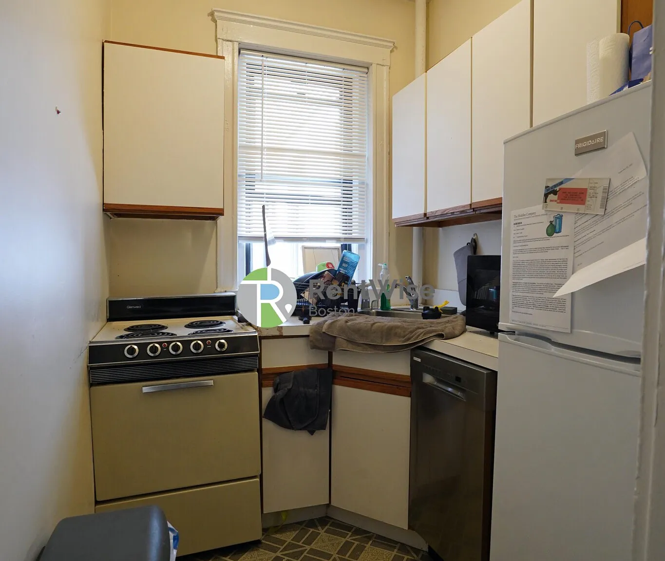 Studio, 400 sqft, $2,000 — Photo 2