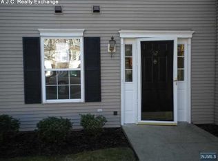 52 Greenbrook Dr, Bloomfield, NJ