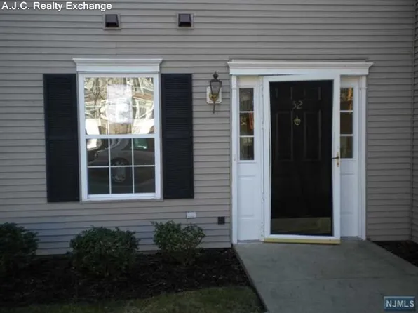 52 Greenbrook Dr, Bloomfield, NJ 07003