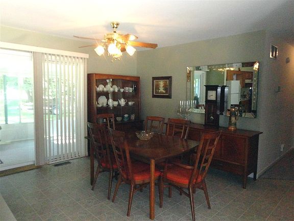 5th image of 104 Pebble Dr
