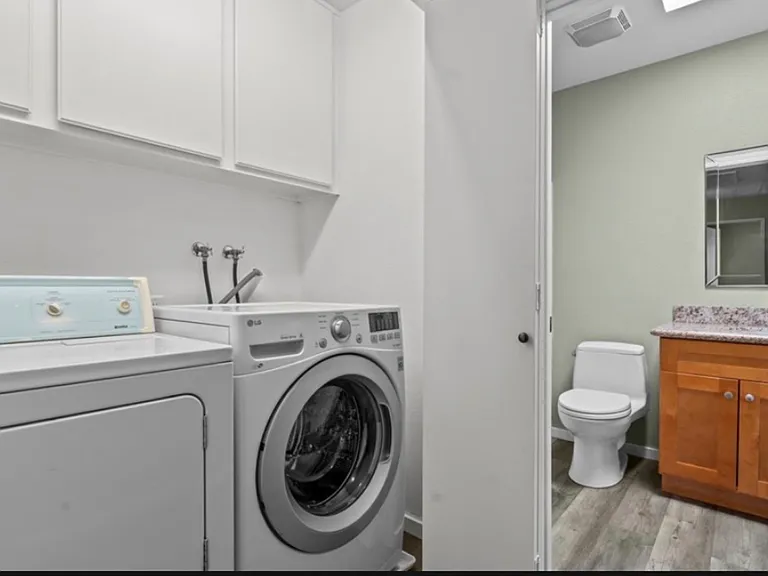 1013 W Linden St — Photo 4