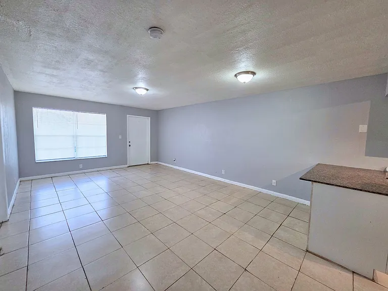 1441 NW 22nd St #20 — Photo 2