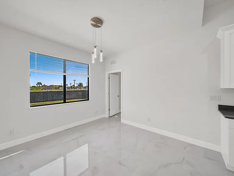 2504 SW 32nd St — Photo 25