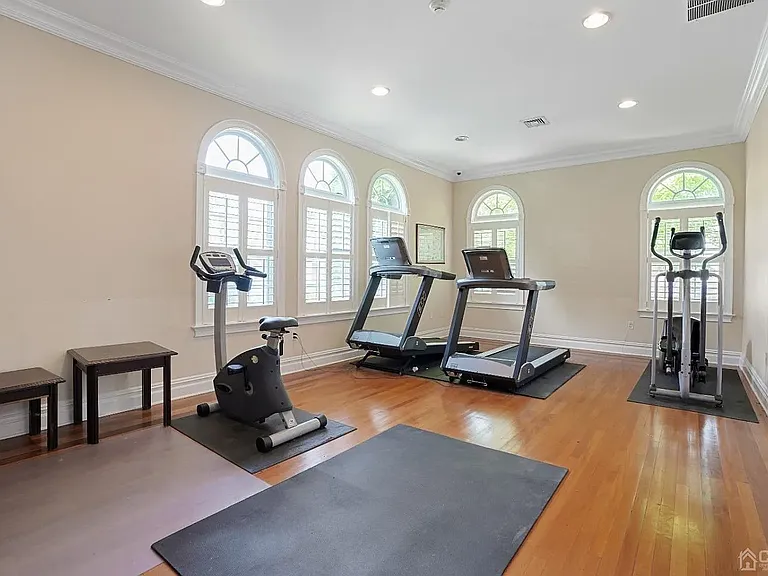194 Pinelli Dr — Photo 29