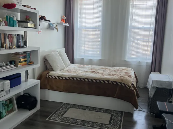 382 Avenue P image 3 of 19