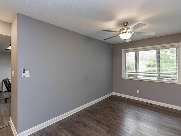 4th image of 877 Wood Creek Pl
