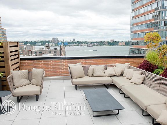 5th image of 540 W 28th St #3C