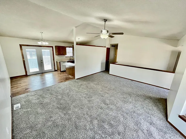 2710 S Yellowstone St — Photo 3