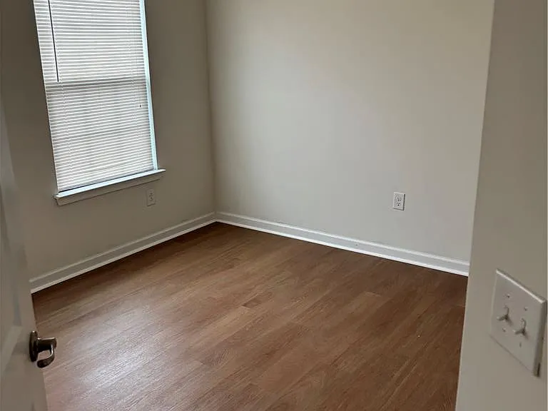 1155 Westminster Dr — Photo 9