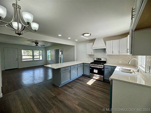5th image of 2031 N College Ave