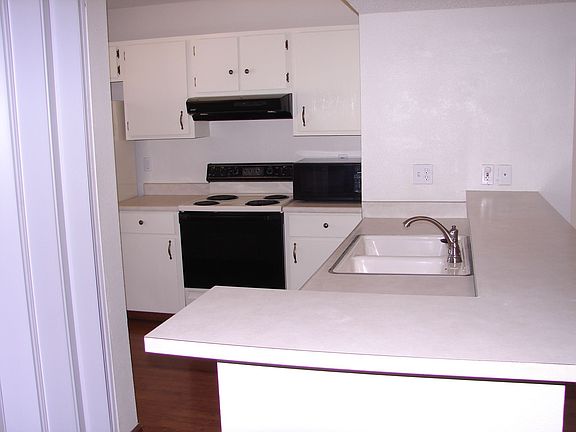3rd image of 1062 Bradley Sq