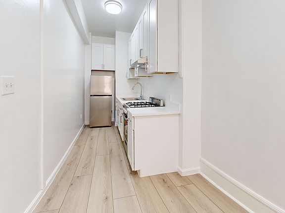 2nd image of 505 Taylor St #103