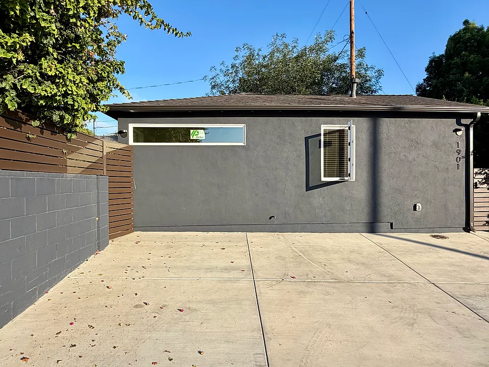 1901 N Edison Blvd