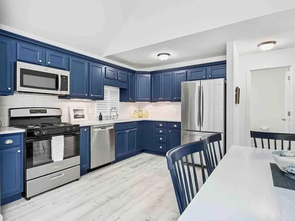 16 Gold Leaf Lane, Mashpee, MA 02649