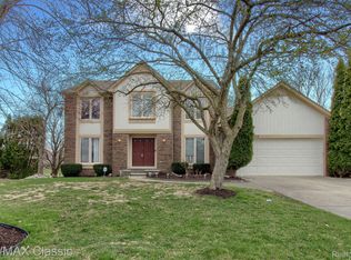 22626 Shadowglen Dr, Farmington Hills, MI 48335