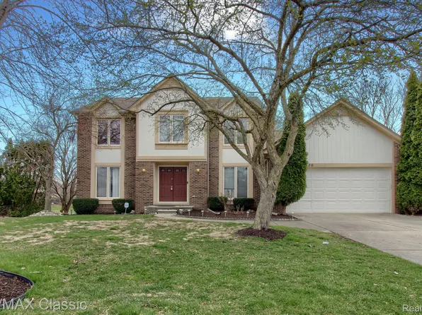 22626 Shadowglen Dr, Farmington Hills, MI 48335