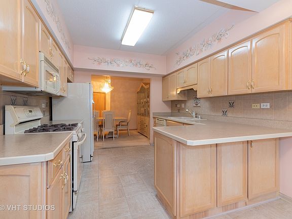 5th image of 6320 Pine Ridge Dr APT 1C