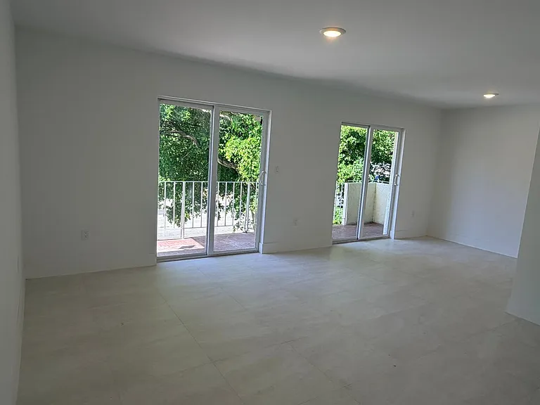 921 SW 7th St — Photo 18