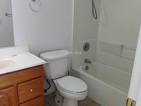 4th image of 2299 N Los Feliz St