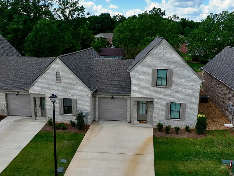 801 Stonebrook Ln — Photo 31