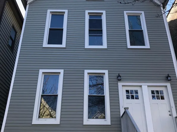 1347 W Wolfram St #2R, Chicago, IL 60657