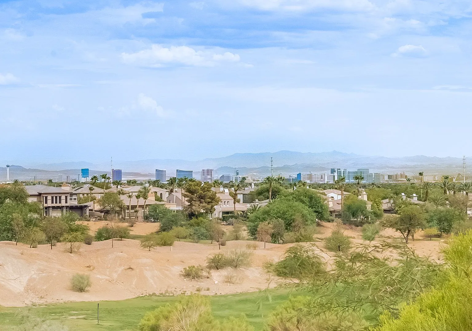 Spacious Luxury Home in Desirable Red Rock Country Club — Photo 4