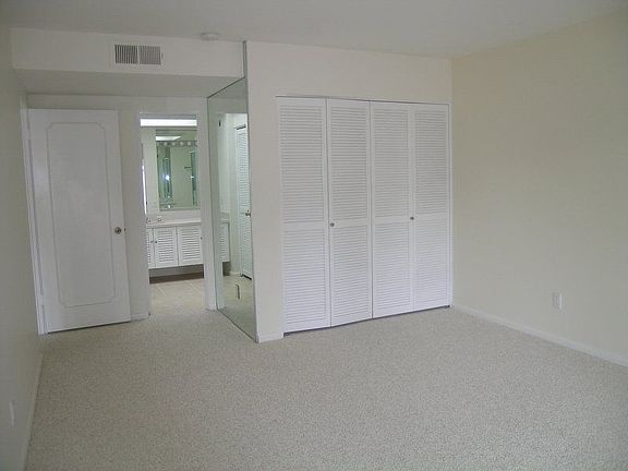 Master w/bath en suite