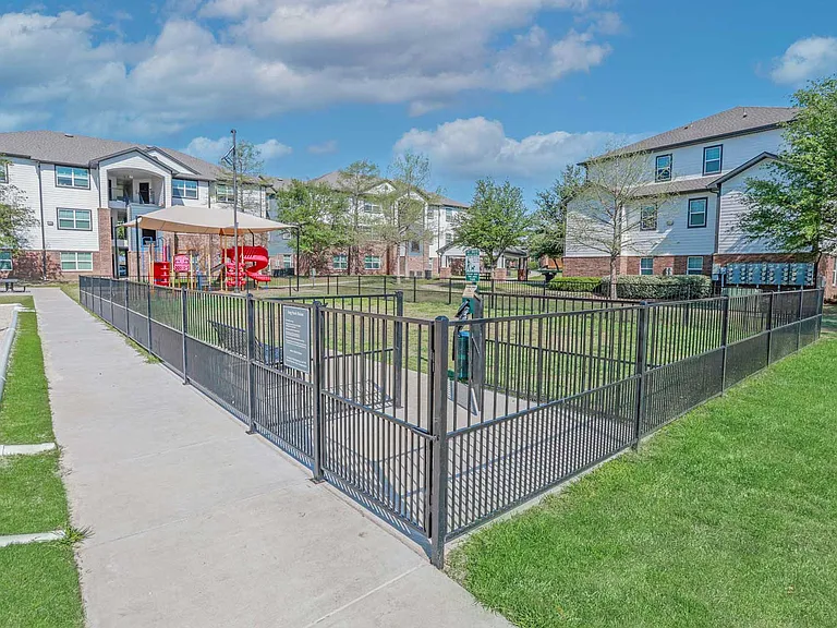 Worthington Point Apartments — Photo 15