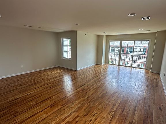 2nd image of 718 Summer Ave #1