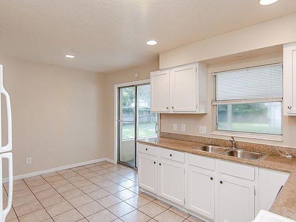 5th image of 8124 Gershwin St