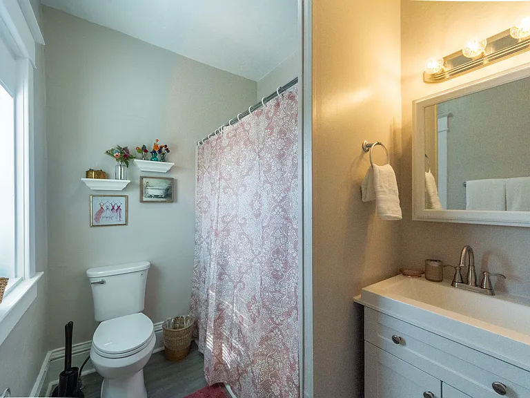 2219 W Broadway Ave #4 — Photo 4