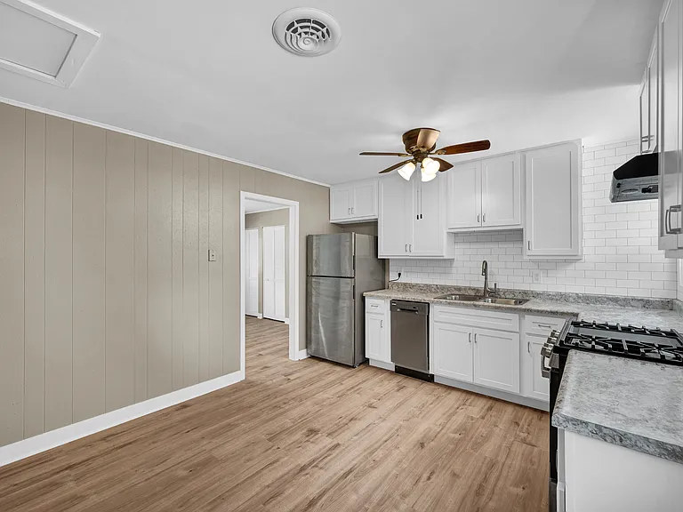 1503 Augusta St — Photo 7