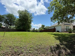 816 E 6th St, Bonham, TX 75418