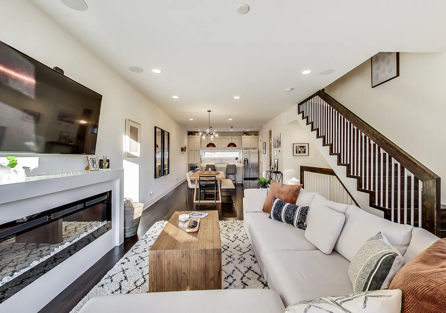 3 bed, 3.0 bath, $4,200 — Photo 3