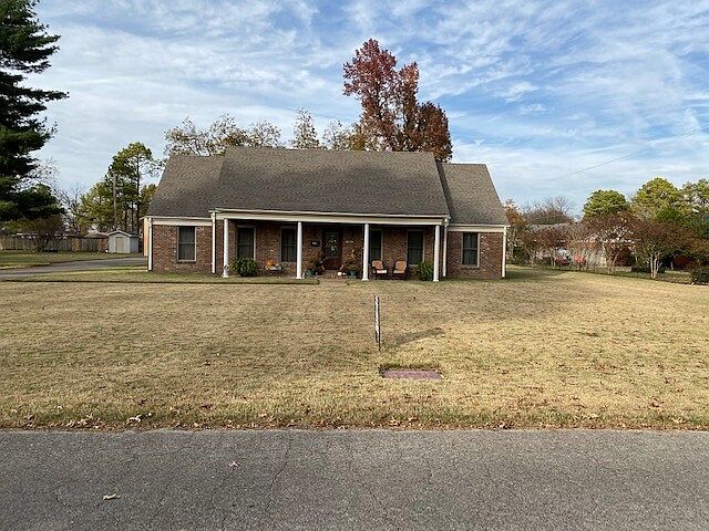1st image of 1004 W Hale Ave