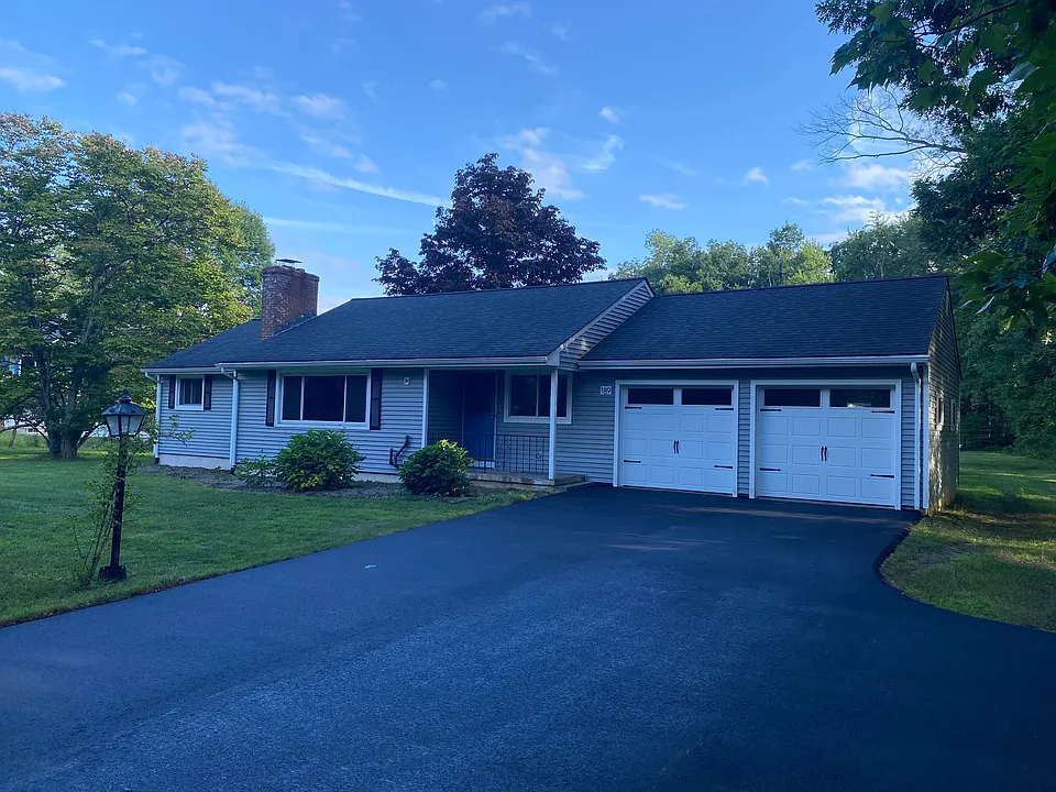 189 W Granby Rd