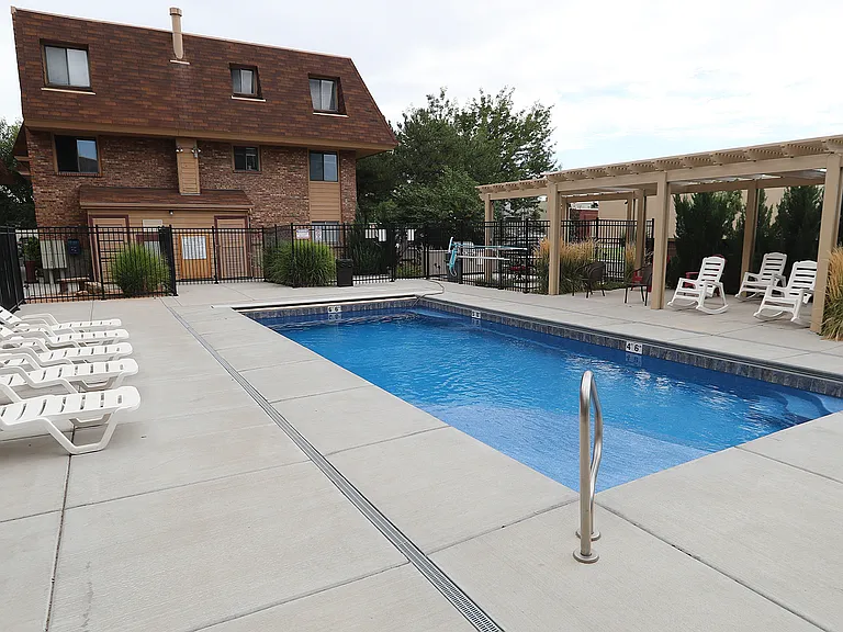 Gorgeous, well maintained pool