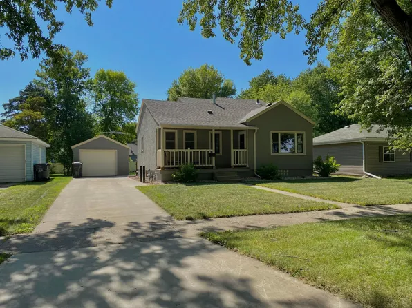 1103 Sunset Rd, Worthington, MN 56187