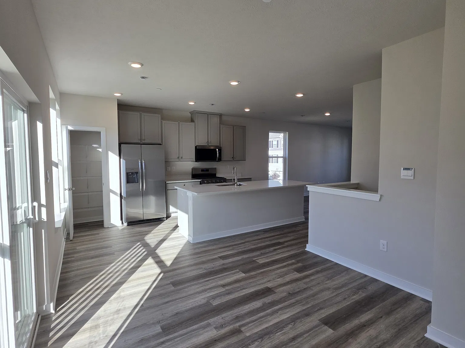 3 bed, 2.5 bath, 2118 sqft, $2,900 — Photo 4