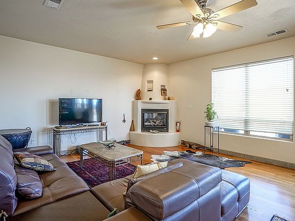 5th image of 3905 Bryan Ave NW
