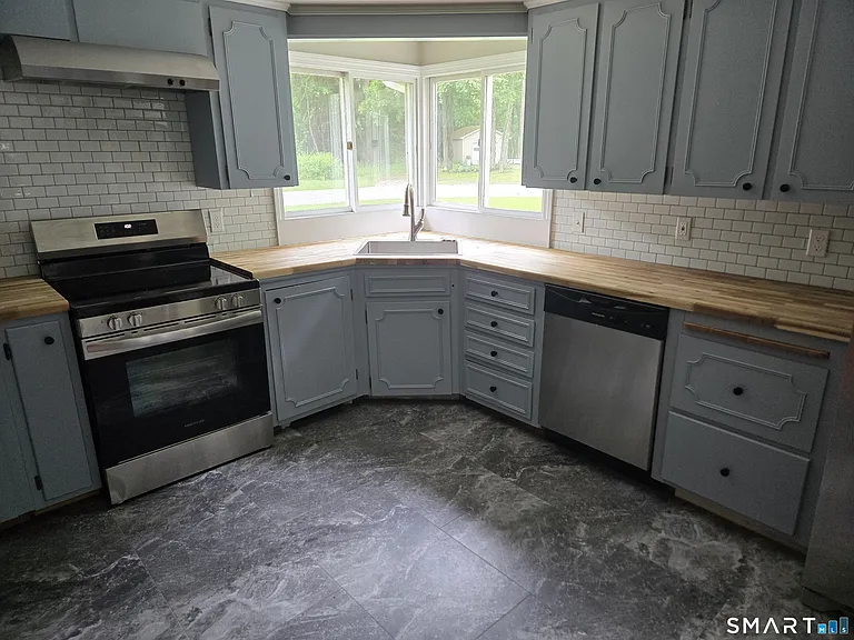 35 Woodland Dr — Photo 2